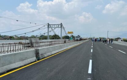 Recta final del nuevo puente de Juanchito