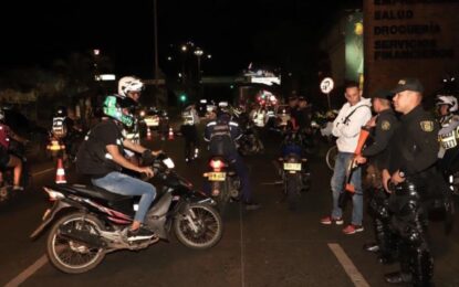 Alcalde Eder le mete reversa a la medida que buscaba restringir la circulación de motos en las madrugadas.