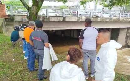 El cuerpo sin vida de un hombre fue hallado suspendido, debajo del puente vehicular frente a la estación Torre de Cali