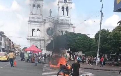Asonada en el Parque San Nicolás, por operativos de movilidad y policía