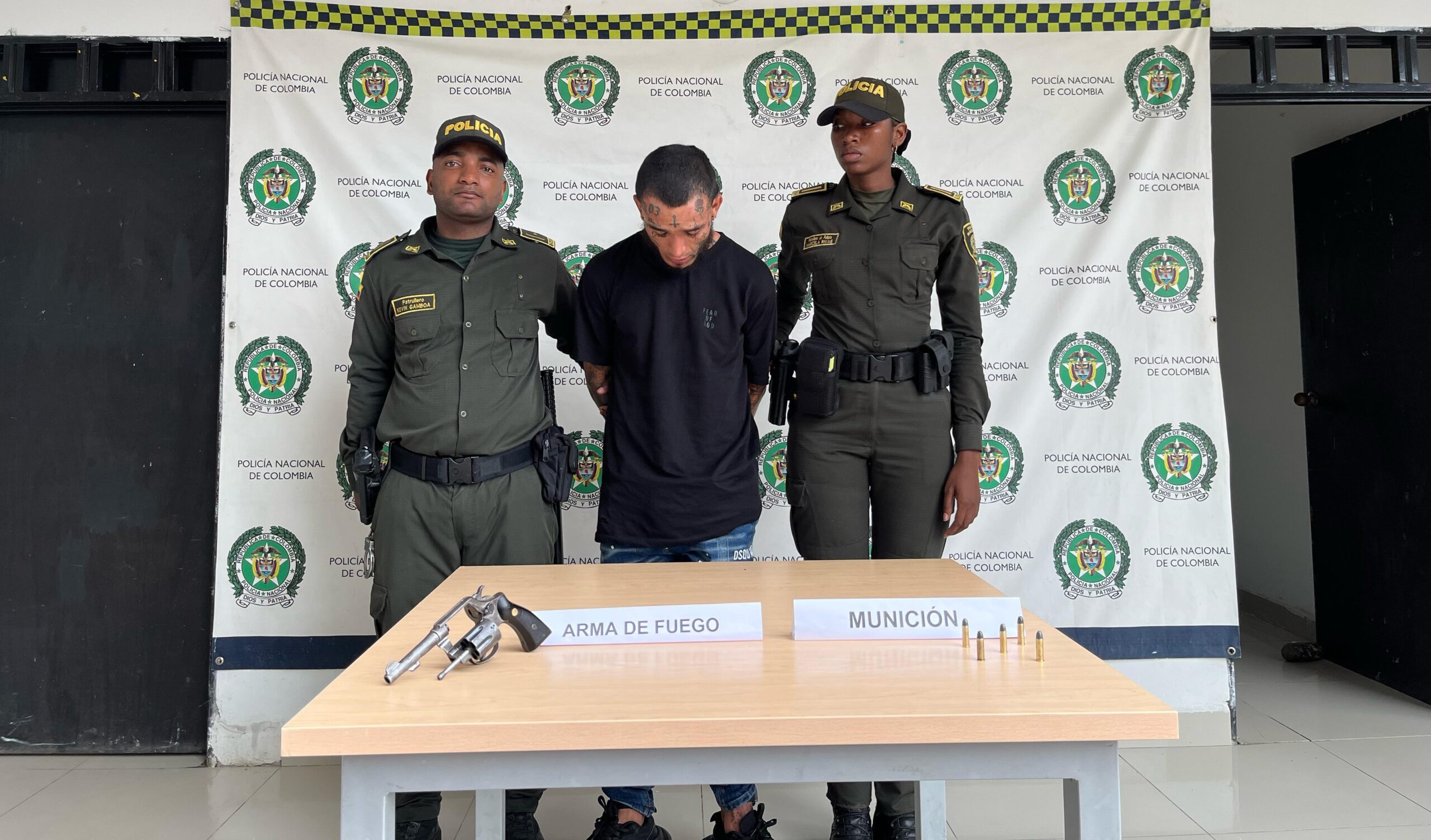 Judicializan a alias “Anuar”, capturado con arma de fuego y con amplio historial delictivo en Roldanillo y norte del Valle
