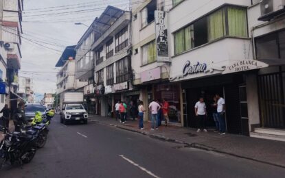 Triple homicidio en hotel del centro de Cartago desata balacera y deja dos heridos