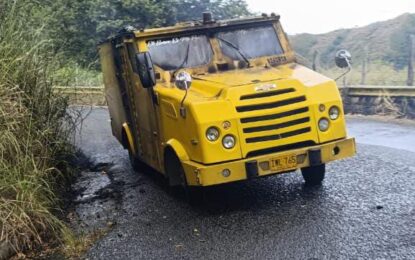 Intento de robo a carro de valores entre El Dovio y Roldanillo: delincuentes usaron artefacto explosivo como distracción
