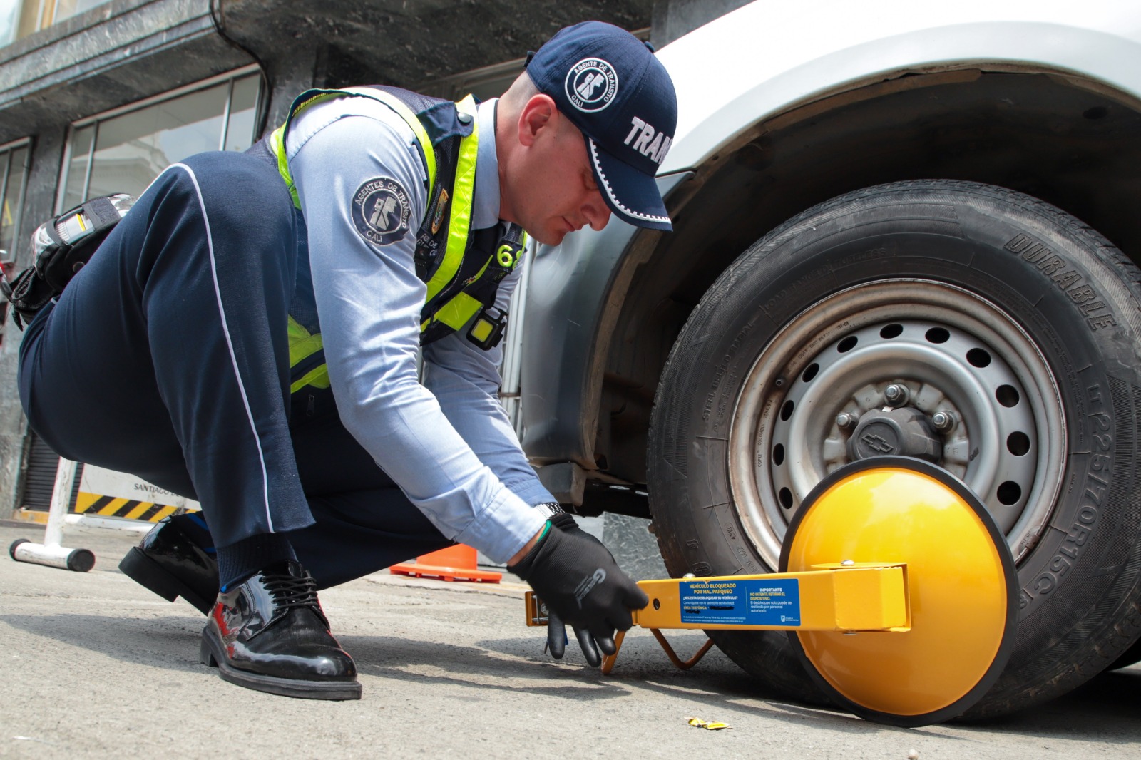 Uso del cepo entra en fase pedagógica hasta el 8 de agosto para sancionar el mal parqueo en Cali