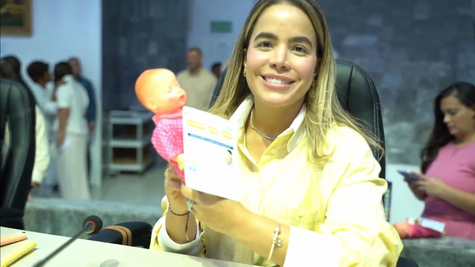 Los bebés se tomaron las curules del Concejo, en un acto simbólico