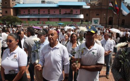 Gobernadora y alcalde de Cali rinden homenaje póstumo a Miguel Uribe en la Plazoleta de San Francisco
