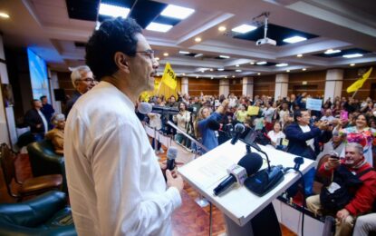 Ivan Cepeda confirmado como precandidato presidencial de la izquierda