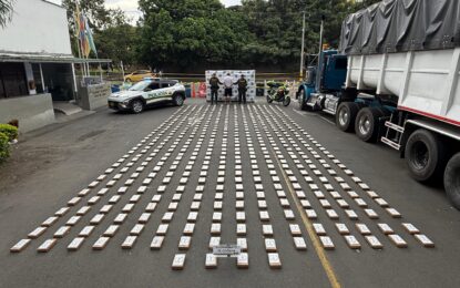 Millonaria incautación de cocaína en carretera del Valle: 548 kilos ocultos en tractocamión