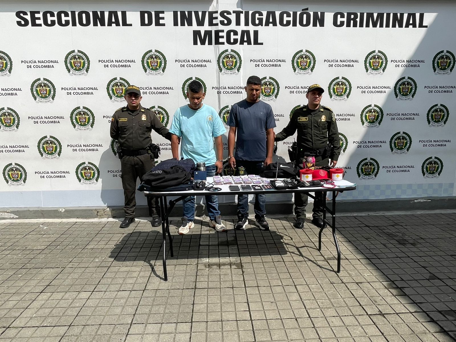 Ocho motoladrones capturados en Cali con millonario botín