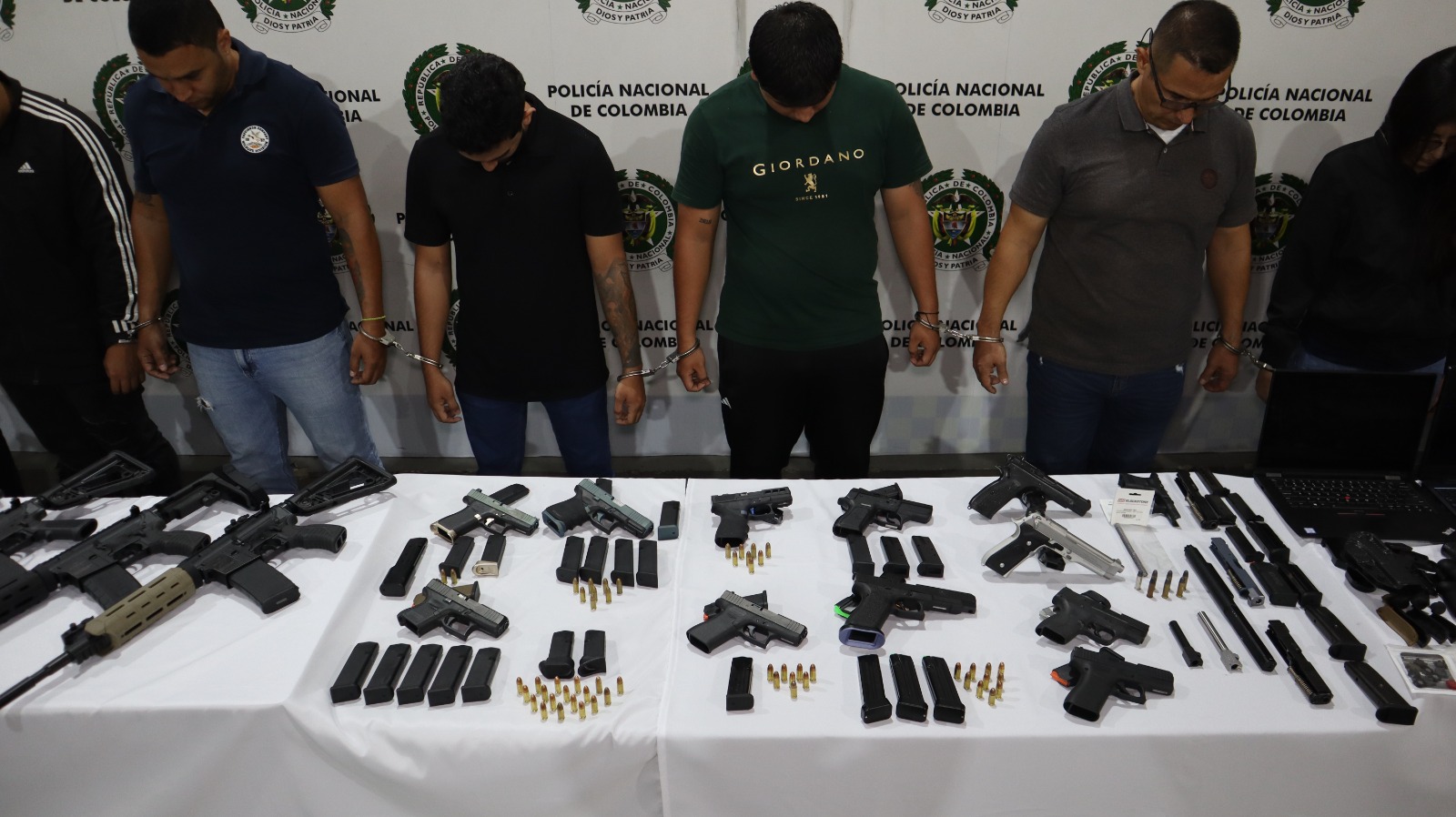 Cayó falso despacho jurídico que escondía arsenal del crimen en Cali