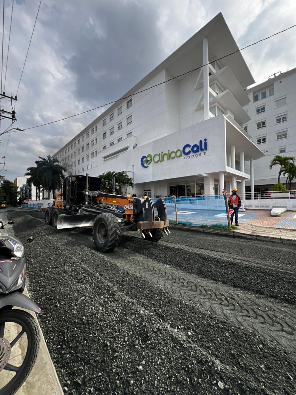 Avanza el reparcheo de vías en Cali