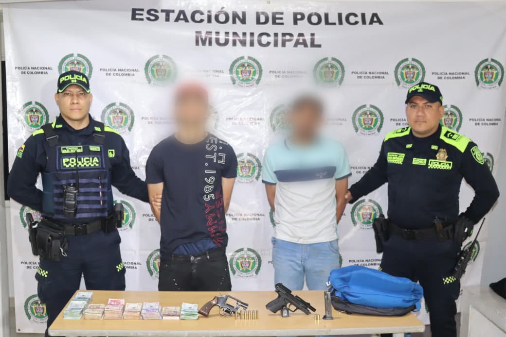 Policía frustra asalto a banco en Villa Colombia y captura a dos extranjeros armados en Cali