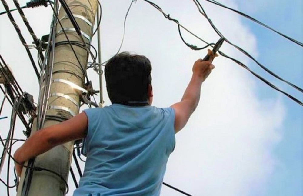 Por conexiones irregulares está en riesgo la continuidad del servicio de energía en el oriente