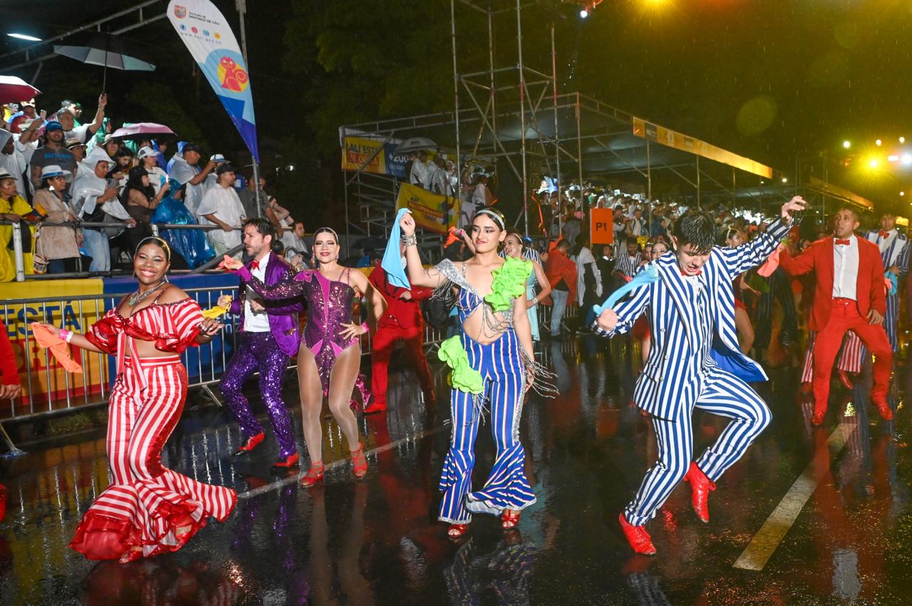 Cali encendió su Feria con un Salsódromo multitudinario y ritmo a pesar de la lluvia