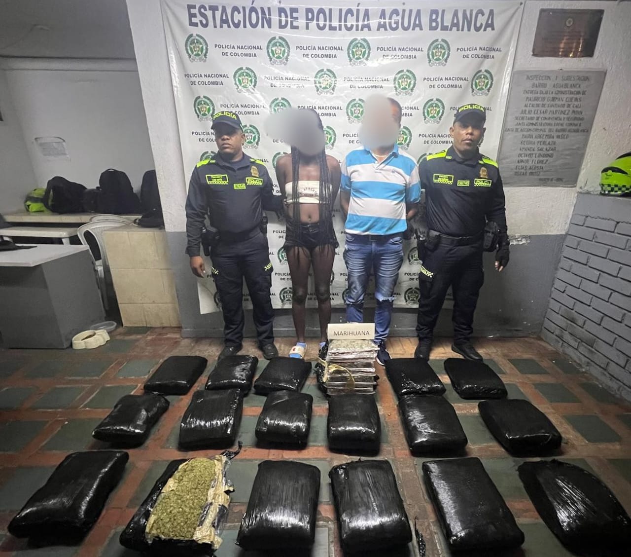 Capturan en Cali a dos personas con 2.480 dosis de marihuana ocultas en un taxi