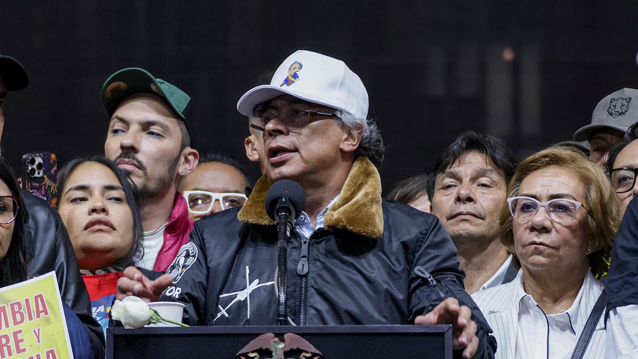 Petro llama “HP” a Uribe en plaza pública y desata nueva polémica política