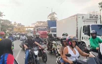 Bloqueos en la vía Cali–Candelaria por aumento del pasaje del transporte público