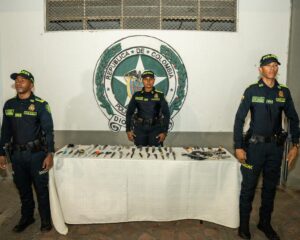 Autoridades incautan más de 200 armas blancas en operativo en el barrio Sucre de Cali