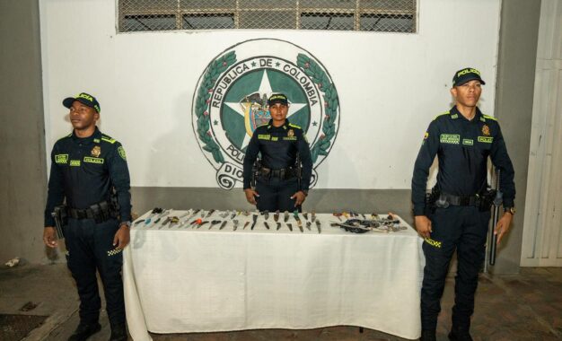 Autoridades incautan más de 200 armas blancas en operativo en el barrio Sucre de Cali