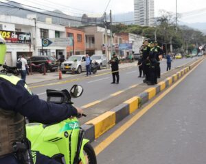 Ataque sicarial en compraventa de vehículos deja un hombre muerto y dos capturados