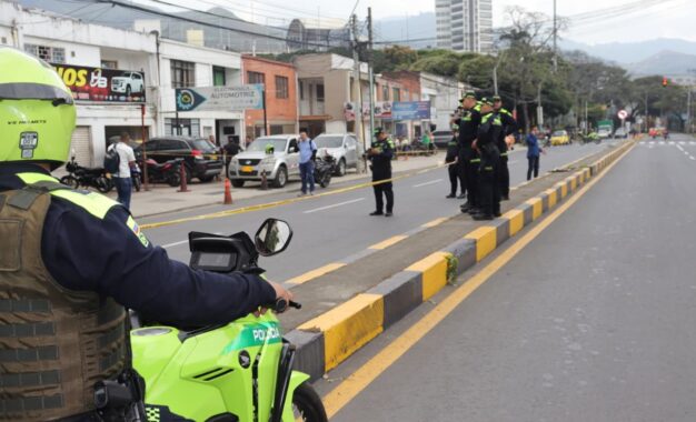 Ataque sicarial en compraventa de vehículos deja un hombre muerto y dos capturados