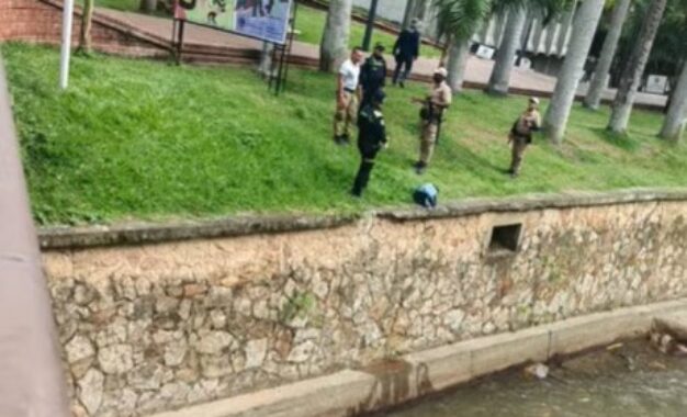 Hallan cabeza humana en maletín junto al río Cali, a pocos metros de la Alcaldía