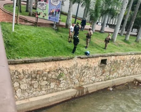 Hallan cabeza humana en maletín junto al río Cali, a pocos metros de la Alcaldía