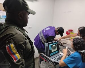 Policía Ambiental rescató a canino atropellado y abandonado en Valle Grande