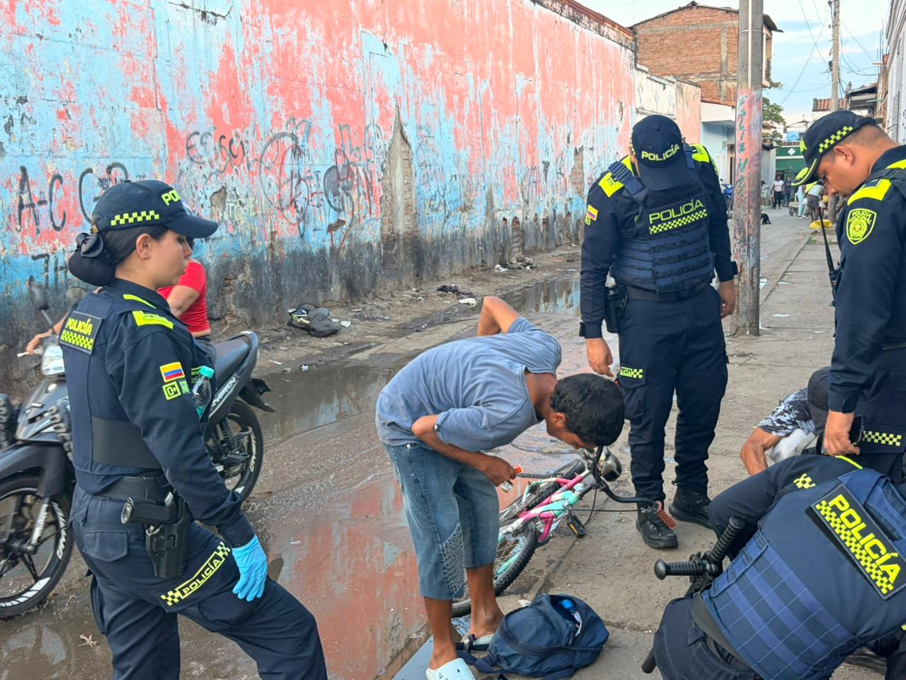 Operativo sorpresa en el barrio Sucre dejó tres capturados y armas incautadas en Cali