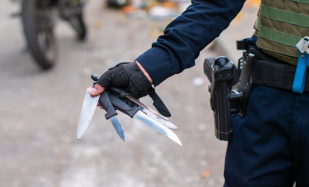 Megatoma en la Comuna 8 dejó un capturado, droga incautada y 31 armas blancas fuera de circulación