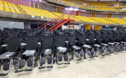 600 personas con discapacidad recibieron sillas de ruedas en Cali