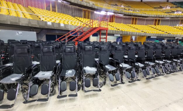600 personas con discapacidad recibieron sillas de ruedas en Cali