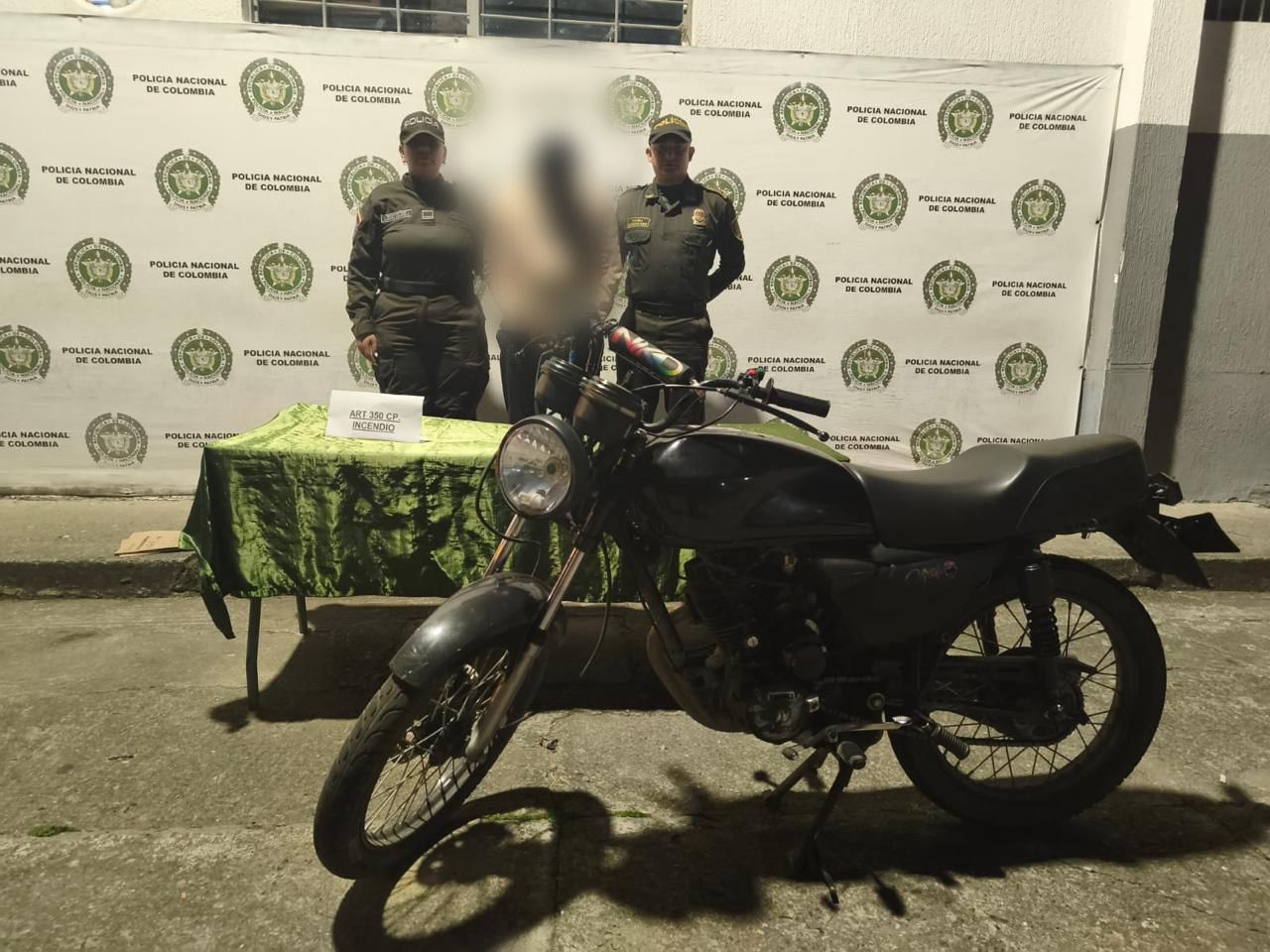 Incendio provocado en Tuluá dejó un joven capturado y un menor aprehendido tras persecución