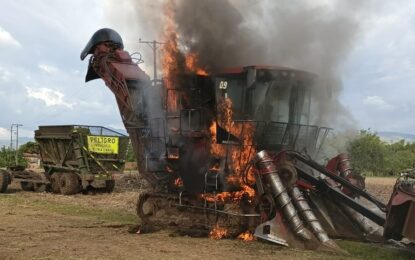Queman cosechadora tras intimidación armada a contratista en zona rural de Caloto