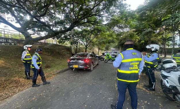 Cayó hombre buscado por homicidio y feminicidio tras persecución en la vía Bicentenario de Cali