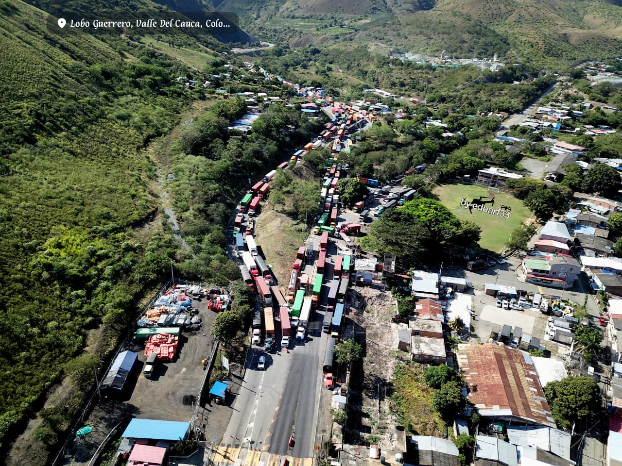 Cuarto día de bloqueos en la vía Buga–Buenaventura deja pérdidas millonarias y afecta abastecimiento
