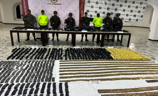 Incautan arsenal de guerra atribuido al frente Jaime Martínez en Yumbo