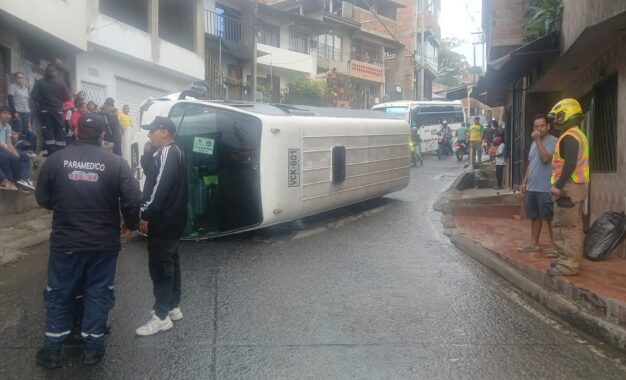 16 estudiantes resultaron afectados tras incidente de ruta escolar en La Buitrera