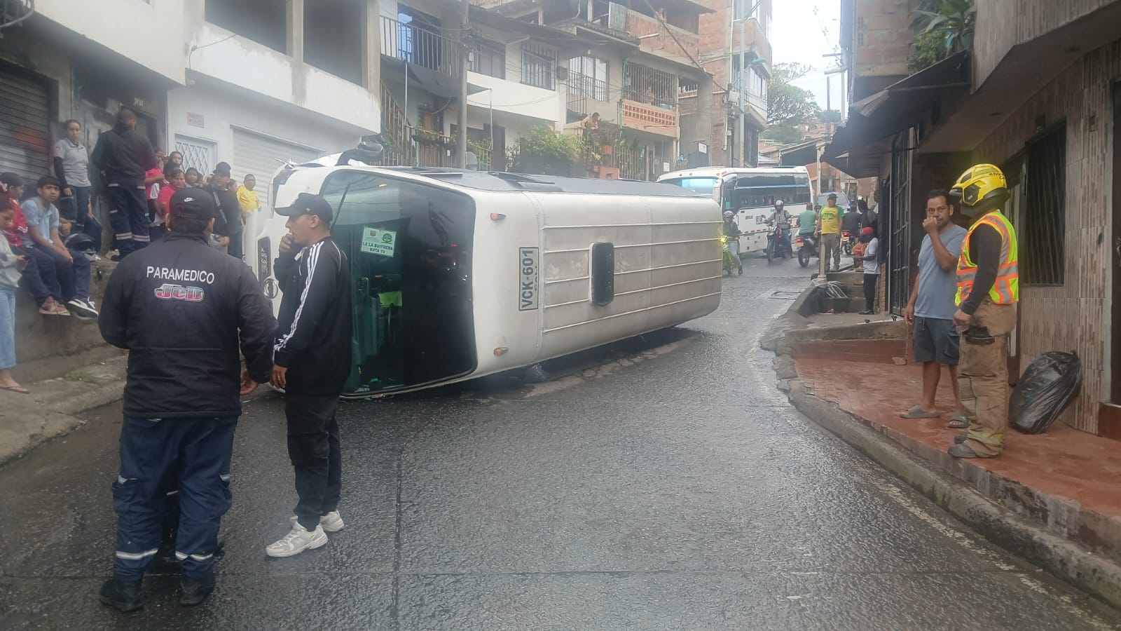16 estudiantes resultaron afectados tras incidente de ruta escolar en La Buitrera
