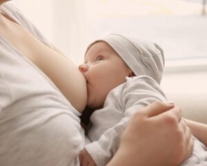 Concejo de Cali impulsa proyecto para proteger la salud mental de madres durante el embarazo y la lactancia.