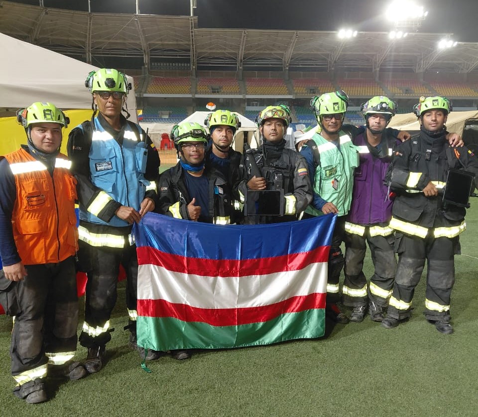 Bomberos de Cali regresaron tras misión de rescate en Venezuela